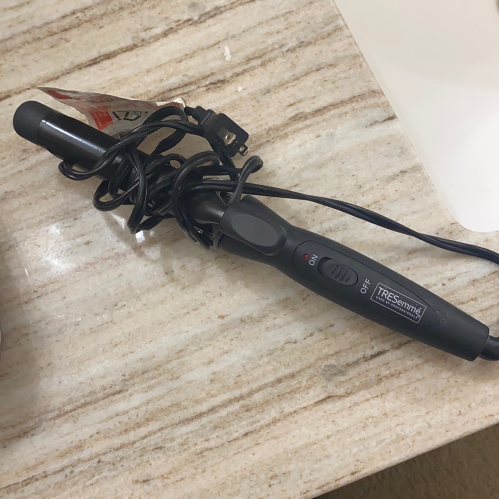 TRESemme women’s curling iron